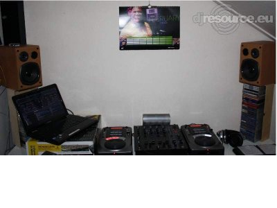 Our MEMBERS can Enlarge : Arondjuser's DJ-Booth